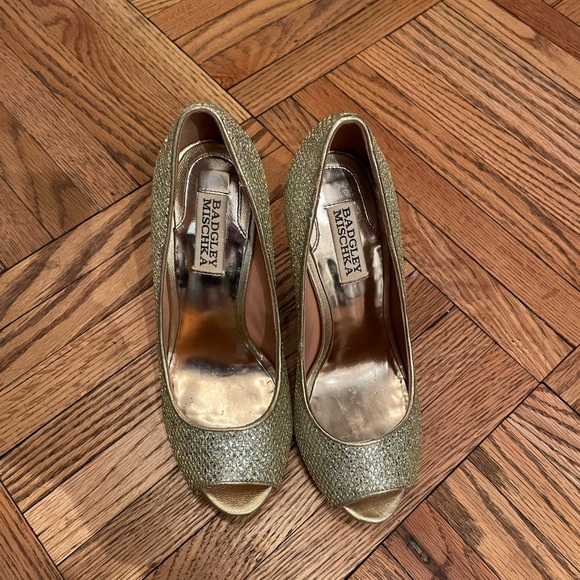 Gold, sparkly platform prep toe Badgley Mischka pumps, size 6.5 - Picture 5 of 5